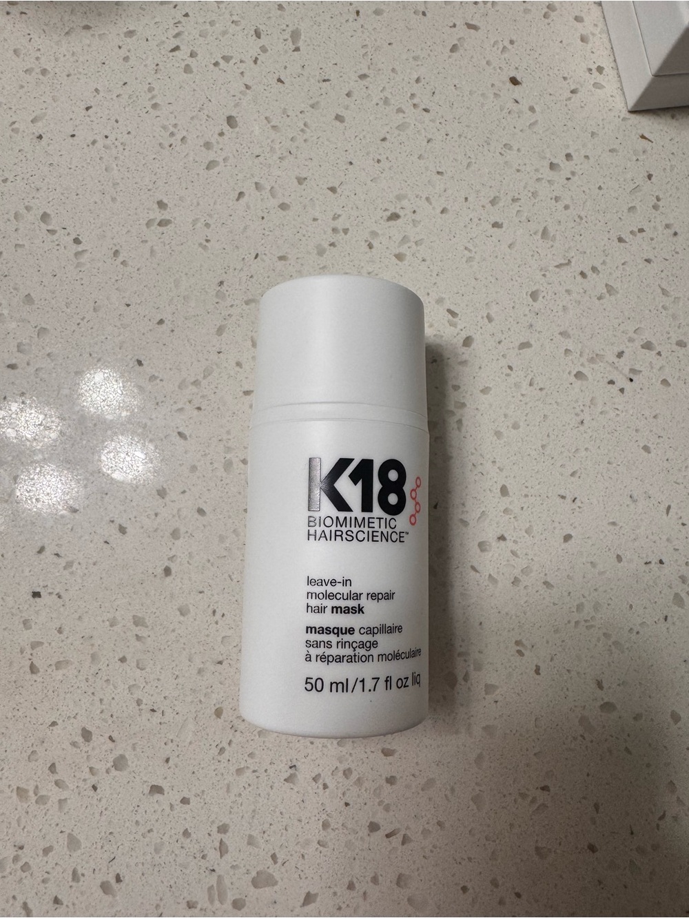 K18 Biomimetic Hairscience Leave-In Repair Hair Mask — White